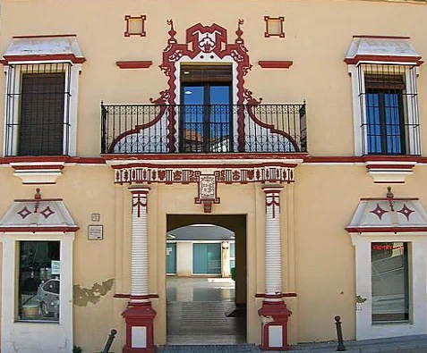 Fachada de la antigua casa de los Condes de Fuente el Salce, Constantina